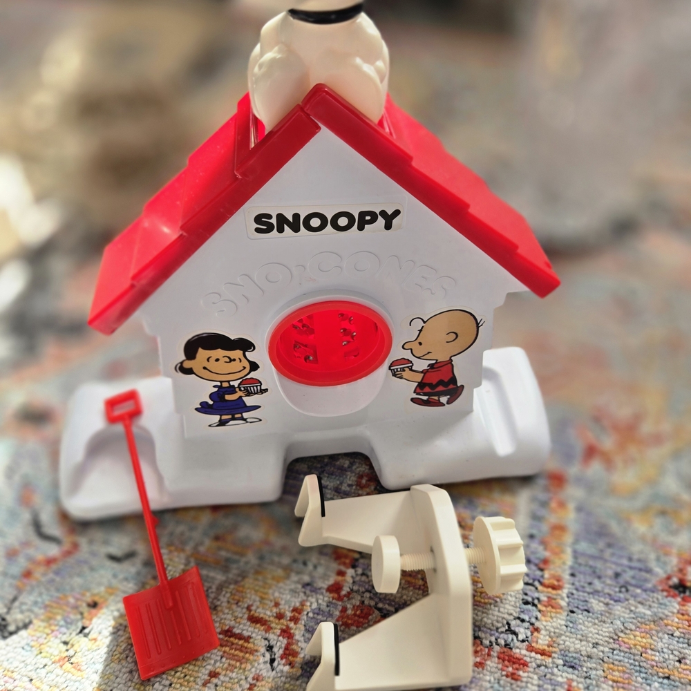 Peanuts And Snoopy  Snow Cone Machine